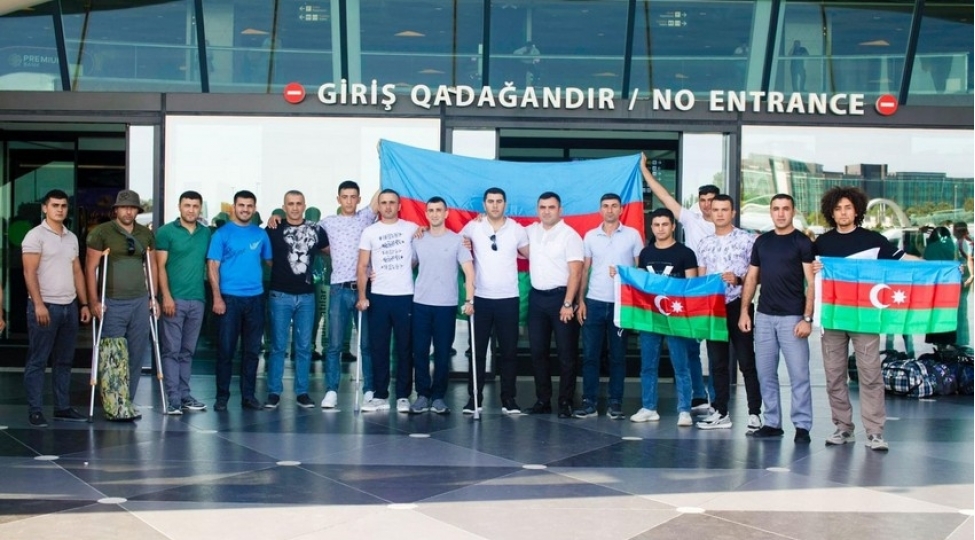 turkiyede-mualice-alan-bir-neche-qazi-olkeye-qayidib-foto