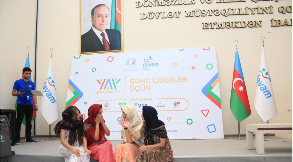 genc-liderler-uchun-yay-universitetinin-novbeti-movsumu-basha-chatib-foto