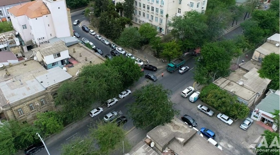 paytaxtin-ziverbey-ehmedbeyov-kuchesi-temir-edilir-foto