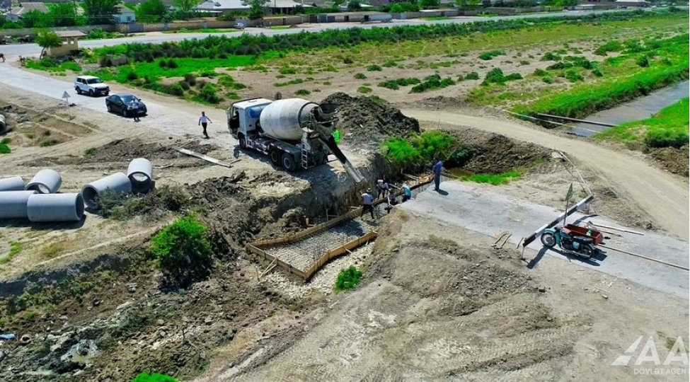neftchalada-4-yashayish-menteqesinin-yolu-yeniden-qurulur-foto