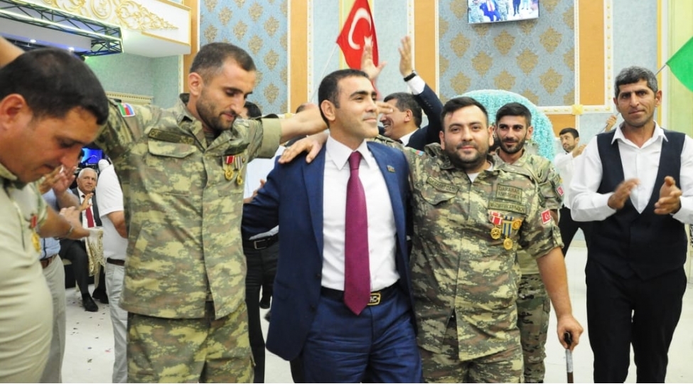 deputat-goranboyda-qazinin-toyunda-ishtirak-etdi-foto