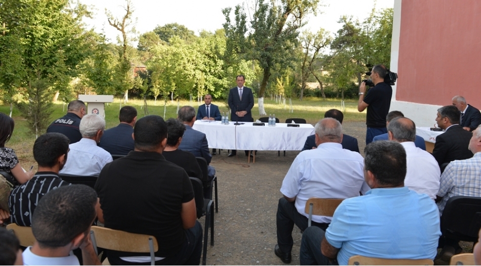 taleh-qarashov-istisu-qesebesinde-seyyar-qebul-gorushu-kechirib