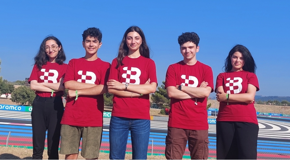 baki-sheher-halqasinin-konulluleri-formula-1-fransa-qran-prisini-canli-izleyib-foto