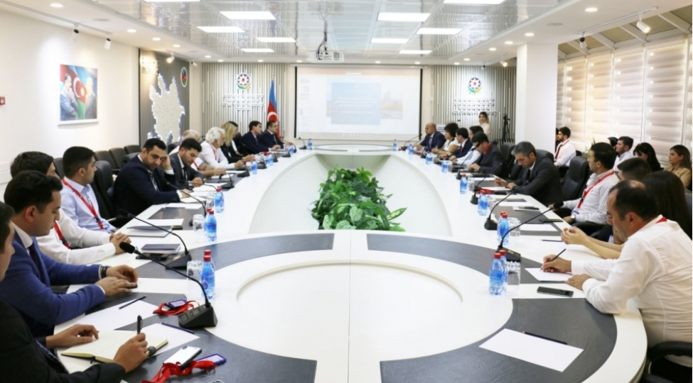 tikinti-ve-istismara-icazelerin-verilmesi-sahesinde-xidmetlerin-reqemsallashdirilmasi-movzusunda-gorush-kechirilib-foto