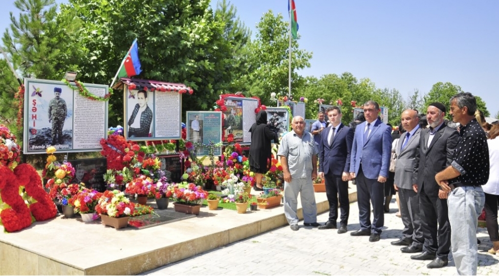 agstafada-shehidlerin-xatireleri-anilib-foto