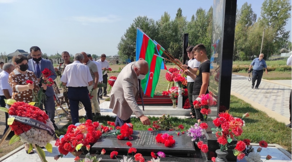 zerdabda-veten-muharibesi-shehidi-anar-memmedzadenin-xatiresi-yad-edilib-foto