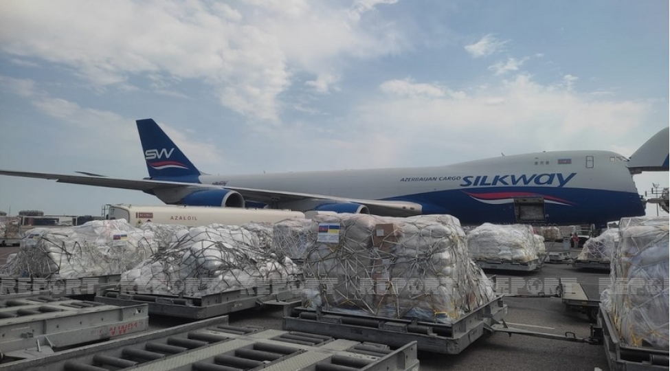gence-sheheri-ukraynaya-35-ton-humanitar-yardim-gonderir-foto