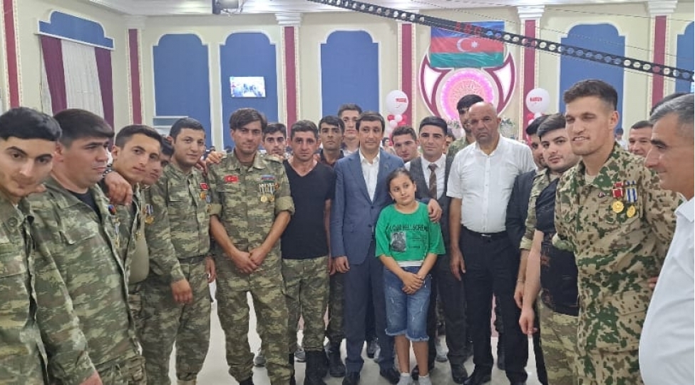 cavid-osmanov-shehidin-dogum-gunu-ile-elaqedar-aile-uzvleri-gorushub-qazimizin-toy-shenliyinde-ishtirak-edib-foto