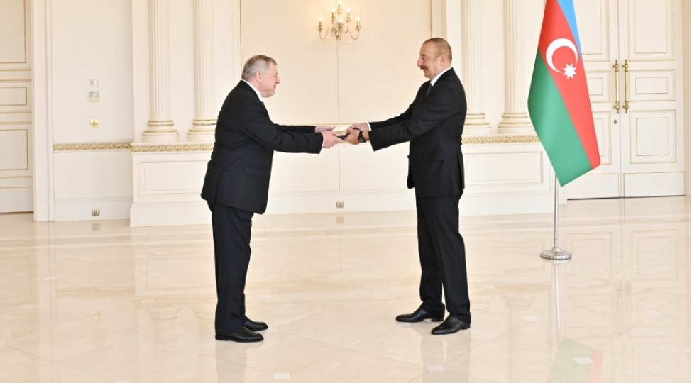 prezident-ilham-eliyev-milan-laychakin-etimadnamesini-qebul-edib