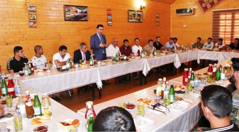 yevlaxda-qazilerle-gorush-kechirildi-foto