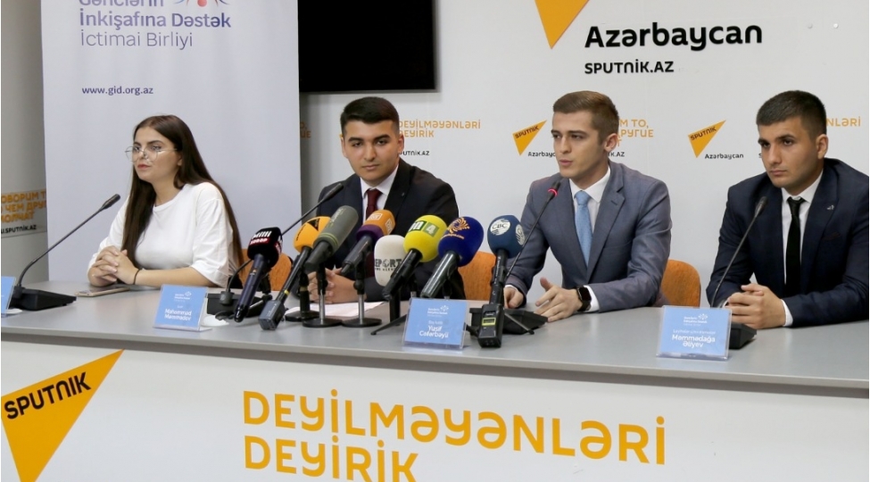 genclerle-ish-sahesinde-movcud-imkanlar-ve-gelecek-perspektivler-foto