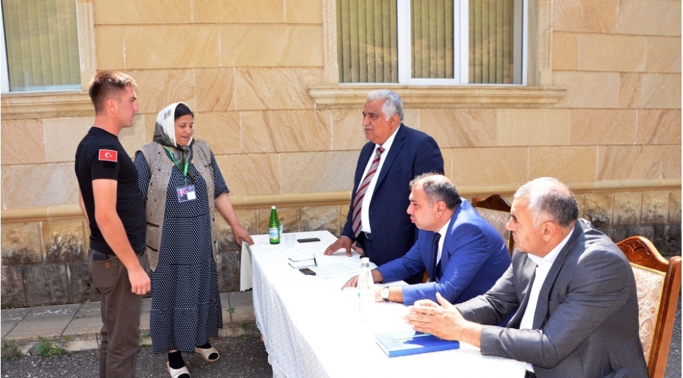 ehed-abiyev-dashkesen-qesebesinde-vetendashlarin-qebulunu-kechirib-foto