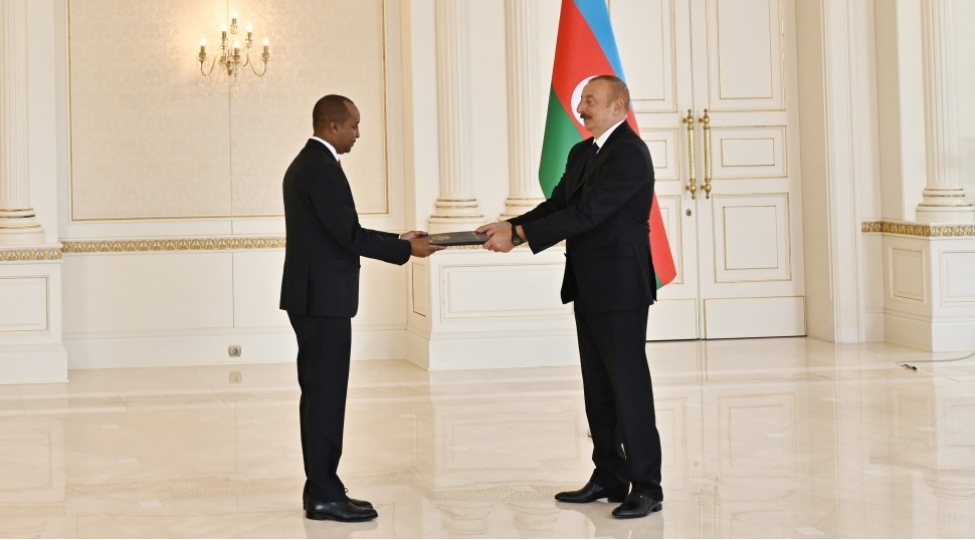 prezident-ilham-eliyev-fidelis-ntampaka-mironkonun-etimadnamesini-qebul-edib-yenilenib