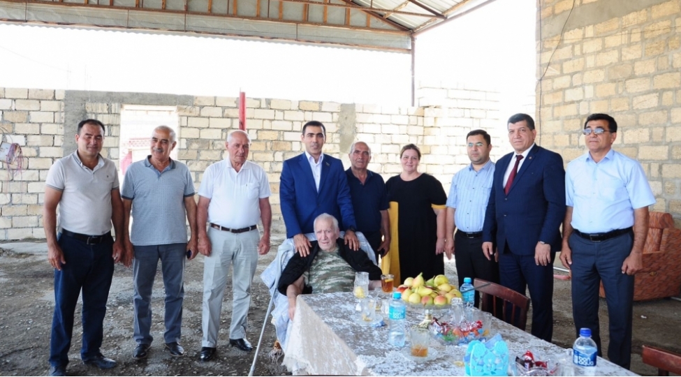 milli-qehreman-mashallah-abdullayev-evinde-ziyaret-olunub-foto
