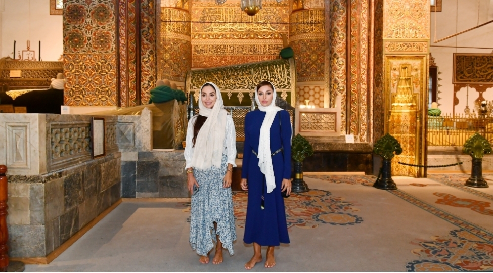 mehriban-eliyeva-ve-leyla-eliyeva-konyada-movlane-muzeyini-ziyaret-edibler-foto