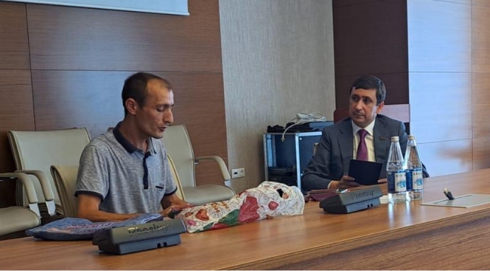cavid-osmanov-agdashda-sechicileri-ile-novbeti-qebul-kechirib-foto