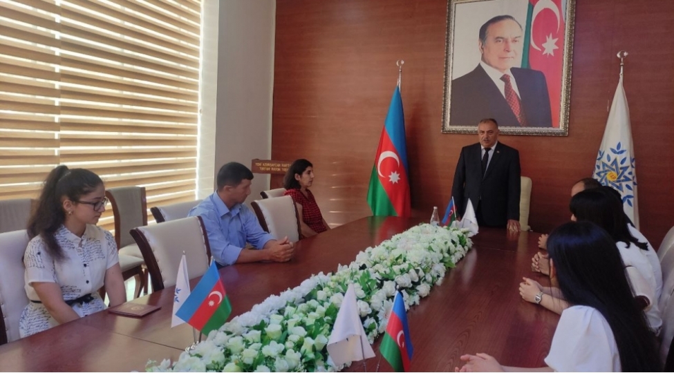 terterde-mektebi-medal-ve-ferqlenme-attestati-ile-bitiren-bir-qrup-mezunla-gorush-kechirilib-foto