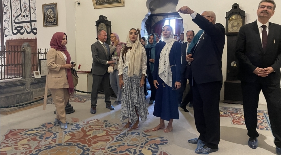 mehriban-eliyeva-ve-leyla-eliyeva-movlane-muzeyinde-foto