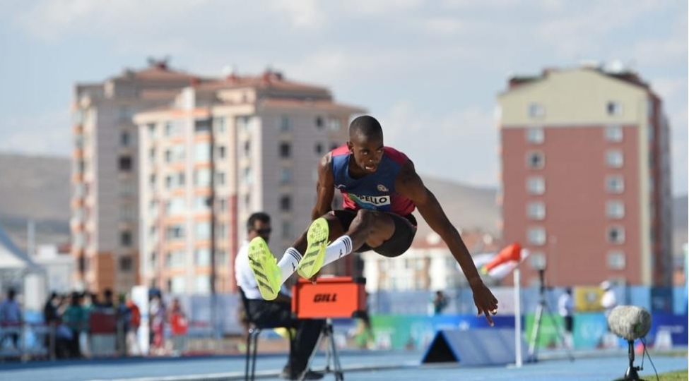 azerbaycan-islamiadada-novbeti-medalini-qazanib-foto