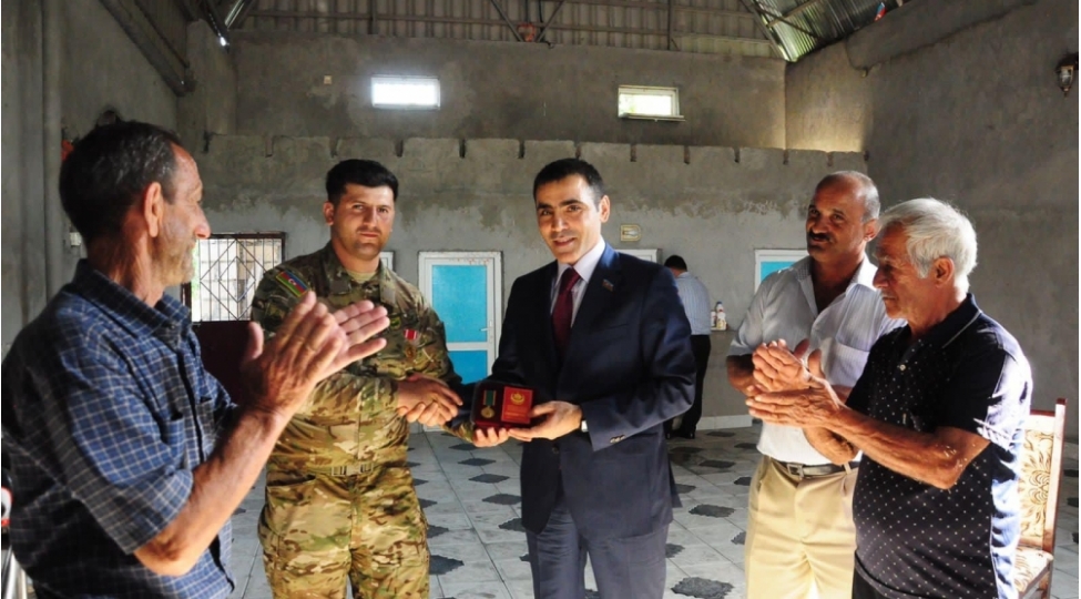 anar-memmedov-qazilerle-gorushub-foto