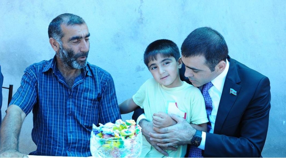 millet-vekili-vefat-eden-herbchinin-ailesini-ziyaret-edib-foto