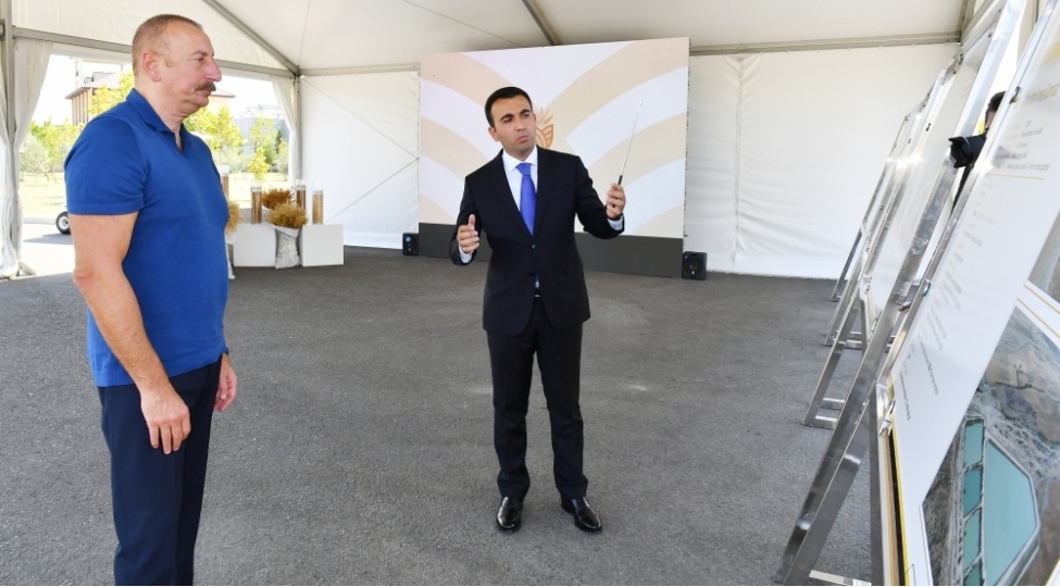 prezident-ilham-eliyev-agsu-aqroparkin-fealiyyeti-ile-tanish-olub