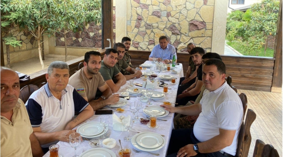 deputat-qazilerle-gorush-kechirib