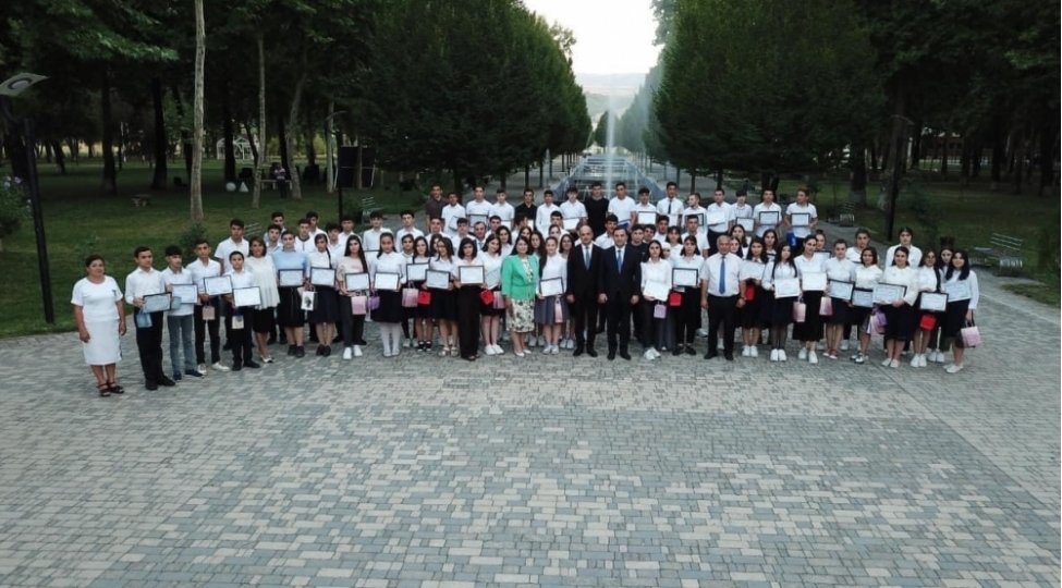 2021-2022-ci-il-tedris-ilinde-ismayillida-yuksek-netice-gostermish-mezunlarla-gorush-kechirilib-foto