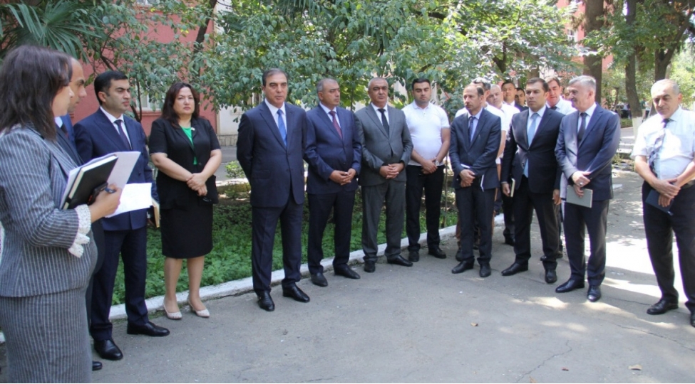 niyazi-bayramov-sakinlerle-seyyar-gorush-kechirib-foto