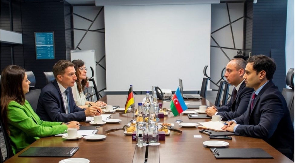 almaniya-sefirliyinin-numayendeleri-azerkosmosda-olub-foto
