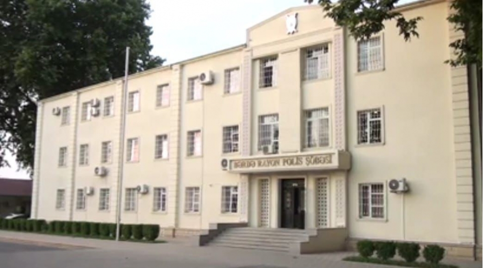 etcheken-mashinin-icherisinden-narkotik-chixdi