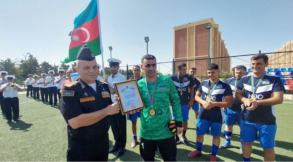 azerbaycan-herbi-denizchileri-futbol-yarishinin-qalibi-olub