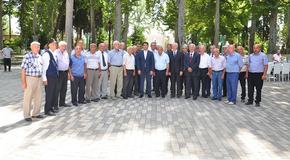 agstafada-rayonunda-agsaqqallar-ve-ziyalilar-ile-gorush-kechirilib