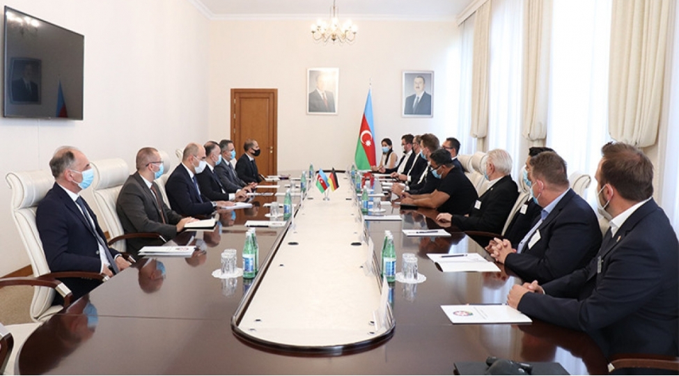 sehiyye-nazirliyinde-almaniyanin-farmasevtika-shirketlerinin-numayendeleri-ile-gorush-kechirilib