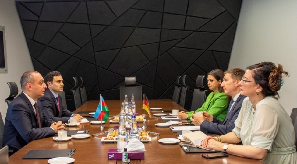 almaniya-sefirinin-muavini-azerkosmosda-olub