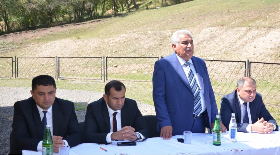 ehed-abiyev-mushavaq-kendinde-seyyar-qebul-kechirib-foto