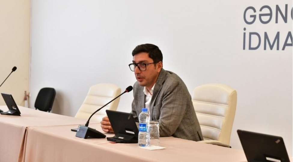 ferid-qayibov-azerbaycan-idman-jurnalistleri-ictimai-birliyinin-uzvleri-ile-gorushub