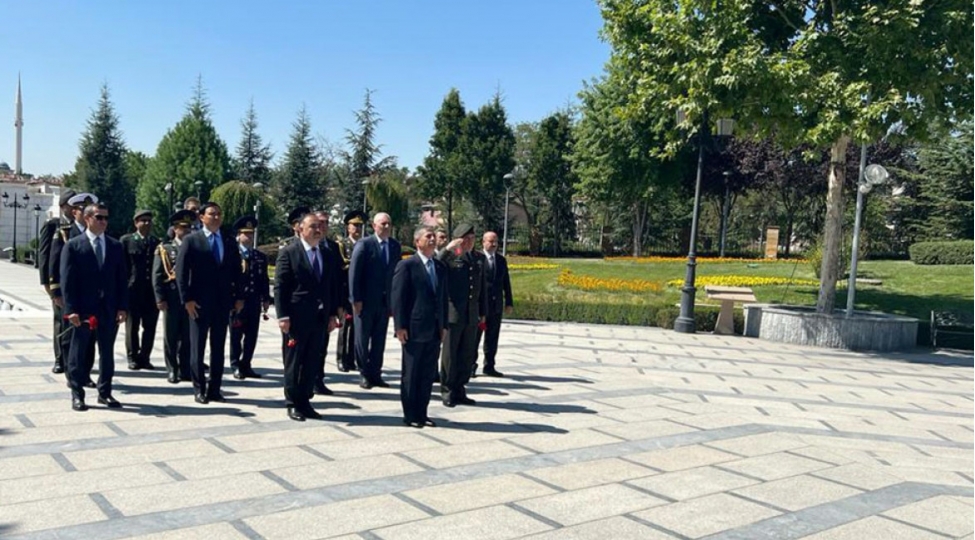 zakir-hesenov-ankarada-heyder-eliyev-parkini-ziyaret-edib