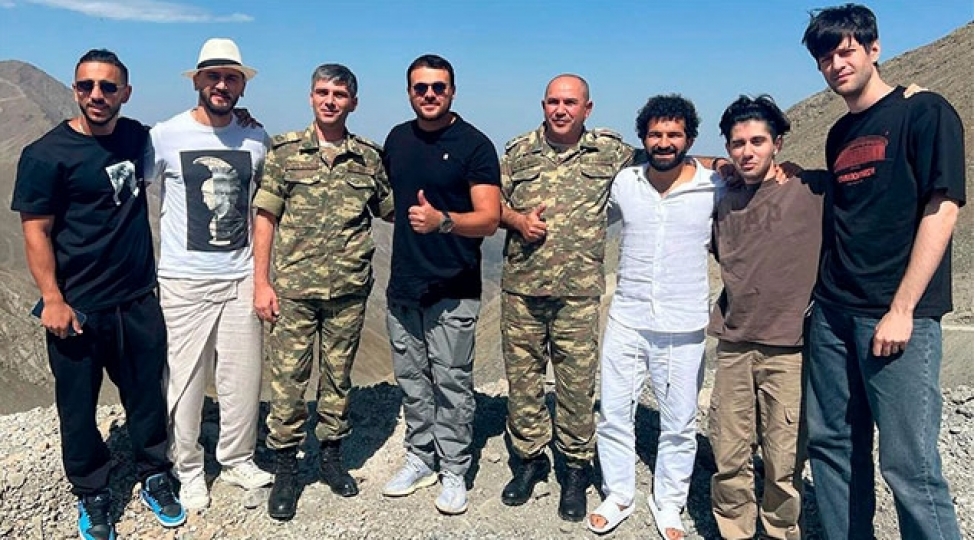 vetenimizin-mudafiechileri-qarshisinda-chixish-etdiyim-uchun-qurur-duyuram-emin