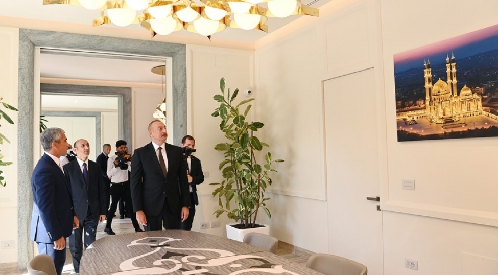 prezident-italiyada-menim-azerbaycanim-adli-resm-sergisi-ile-tanish-olub