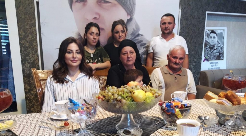 emine-agazade-kurdemirde-shehid-ailelerini-ziyaret-edib-foto
