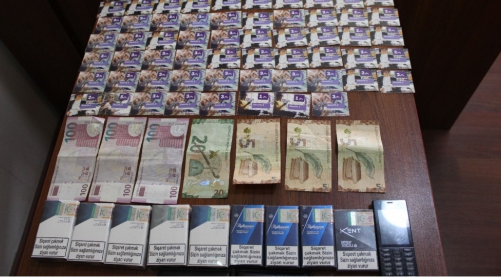 bir-gecede-2-magazani-qaret-eden-shexs-isti-izlerle-saxlanilib