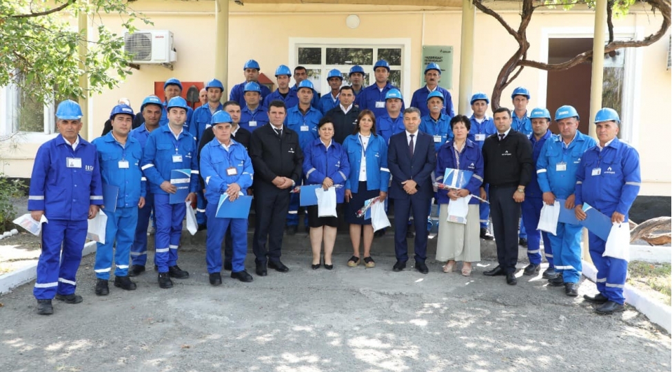 azeriqazin-27-emekdashi-mukafatlandirilib-foto