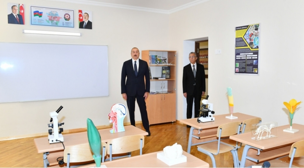 prezident-yeni-korpusu-tikilen-35-sayli-tam-orta-mektebde-yaradilan-sheraitle-tanish-olub-foto