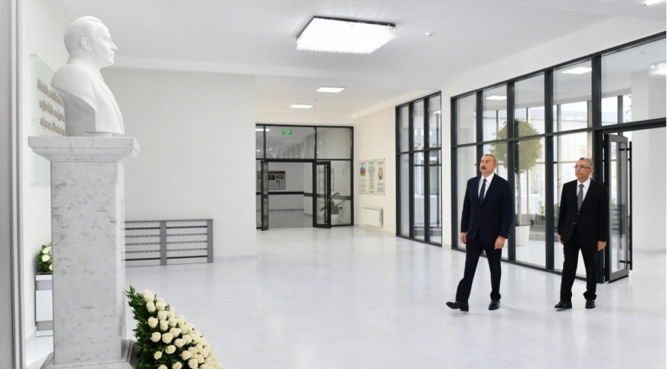 prezident-ilham-eliyev-suraxani-rayonunda-yeni-insha-edilmish-87-sayli-mekteb-kompleksinde-yaradilan-sheraitle-tanish-olub