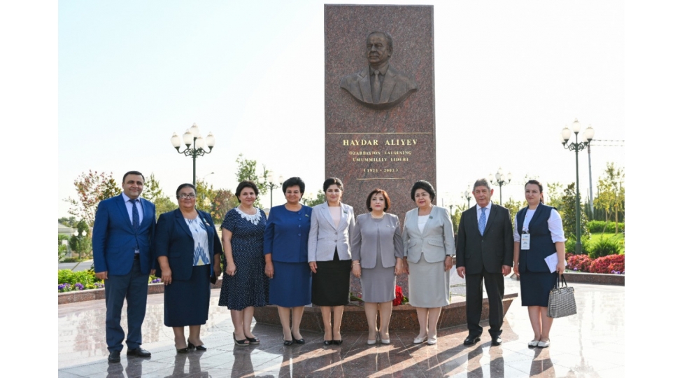 sahibe-qafarovanin-bashchiliq-etdiyi-numayende-heyeti-dashkendde-heyder-eliyev-meydaninda-olub-foto