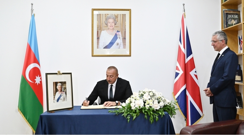 prezident-boyuk-britaniyanin-azerbaycandaki-sefirliyinde-olub-kralicha-ii-elizabetin-vefati-ile-elaqedar-bashsagligi-verib