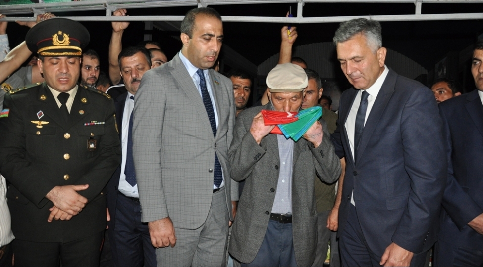 shehid-mehemmed-memmedov-bilesuvarda-torpaga-tapshirildi-foto