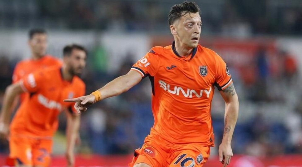 mesut-ozil-azerbaycana-destek-olub-foto