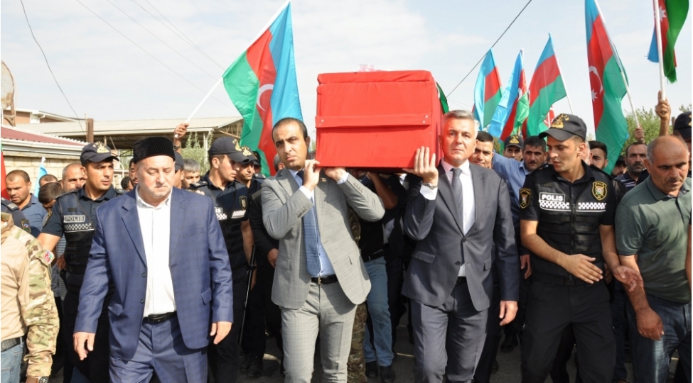 shehid-ziyaret-huseynov-bilesuvarda-torpaga-tapshirilib-foto